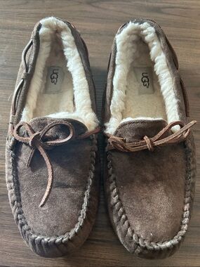 Ugg Brown Women’s Dakota Slippers 9